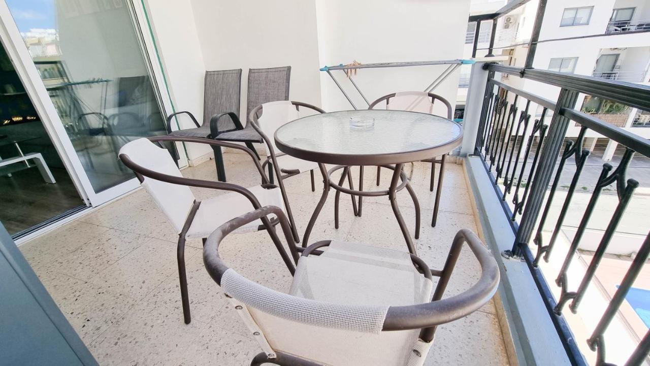 Modern Retreat: 2Br Stylish Apt With Comfy Rooms! Smart Tv With 200Mbps Internet Larnaca Esterno foto