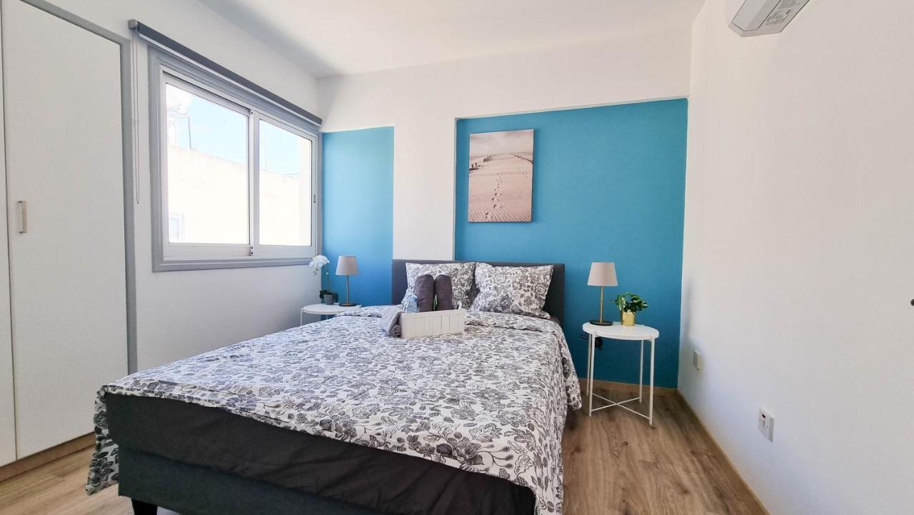 Modern Retreat: 2Br Stylish Apt With Comfy Rooms! Smart Tv With 200Mbps Internet Larnaca Esterno foto