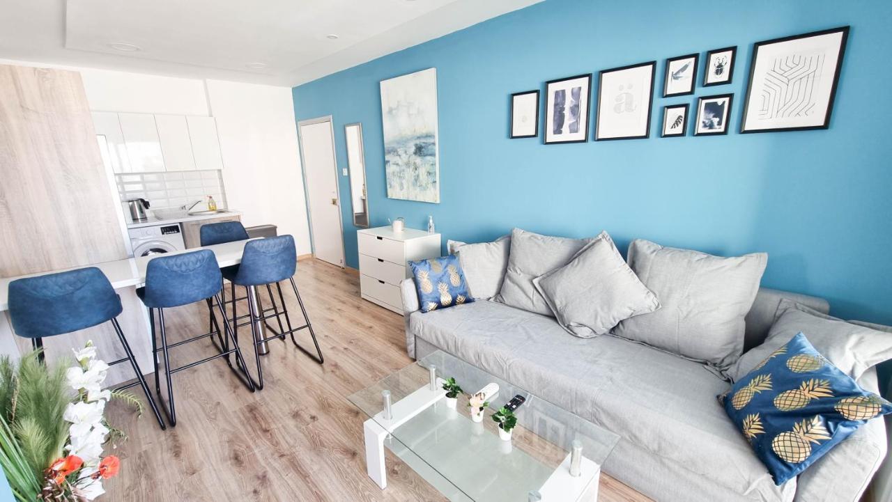 Modern Retreat: 2Br Stylish Apt With Comfy Rooms! Smart Tv With 200Mbps Internet Larnaca Esterno foto